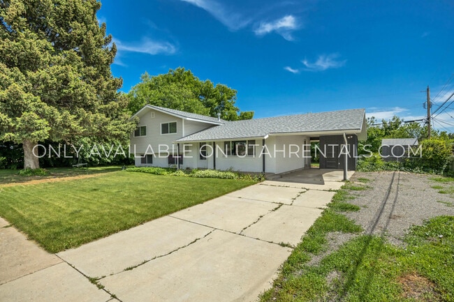 Photo - 786 E 350 N House
