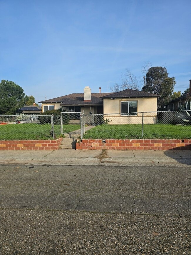 Building Photo - NICE UPDATED HOME IN SACRAMENTO!!