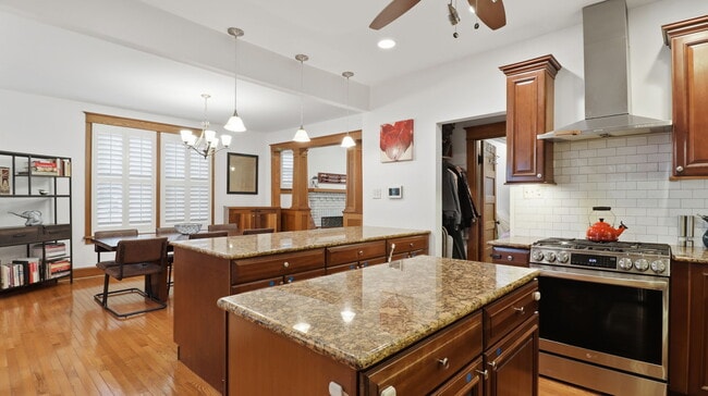 Building Photo - 30 Longfellow St NE