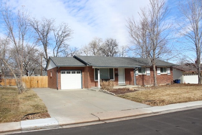 Charming 3 BR/3 Ba home located in Littleton! - Charming 3 BR/3 Ba home located in Littleton!