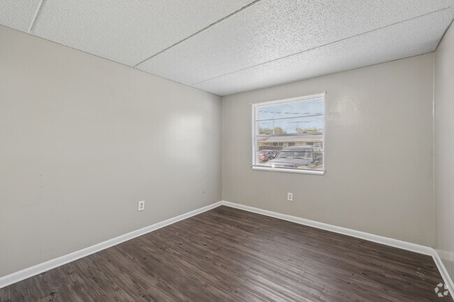 2BR, 1BA - 875SF - Bedroom
