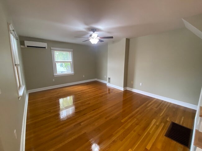 Photo - 22 Harkins St Unit L