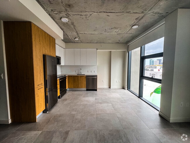 Building Photo - 243 NW 32nd St Unit S1 Rental
