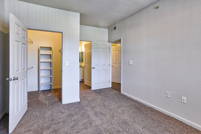 Photo - Shadow Mountain Apartments