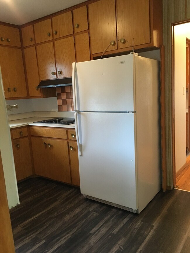 Photo - 643 Burbank Ave