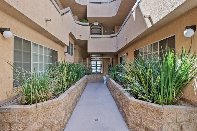 Photo - 333 W Alameda Ave