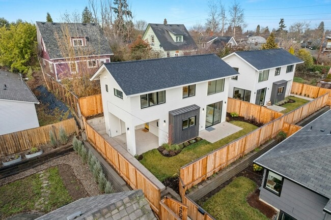 Photo - 4809 N Kerby Ave