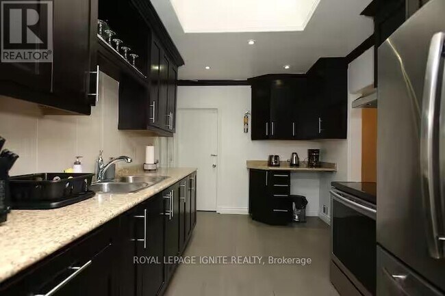 Photo - 2 Waringstown Dr