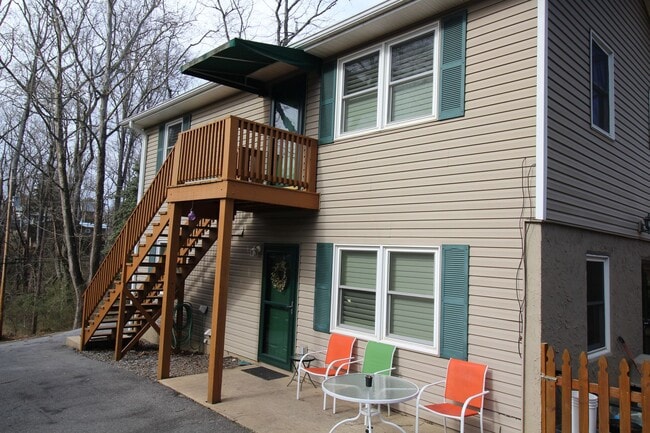 West AVL - Great apartment close to all th... - West AVL - Great apartment close to all th...