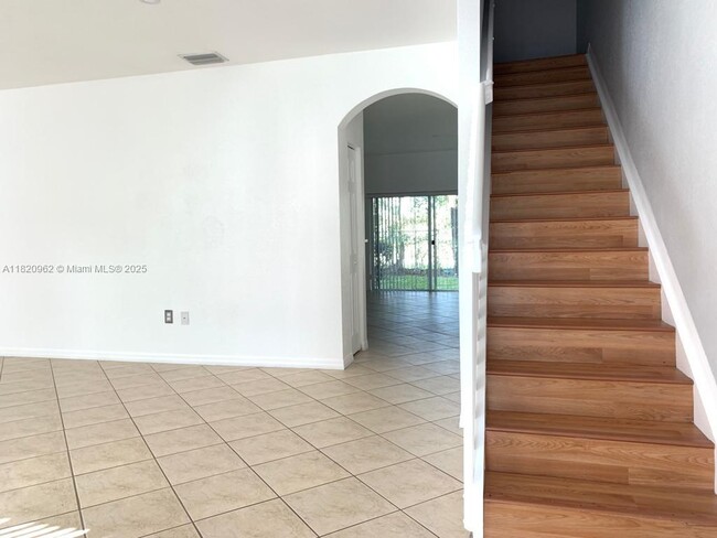 Photo - 14109 SW 49th St