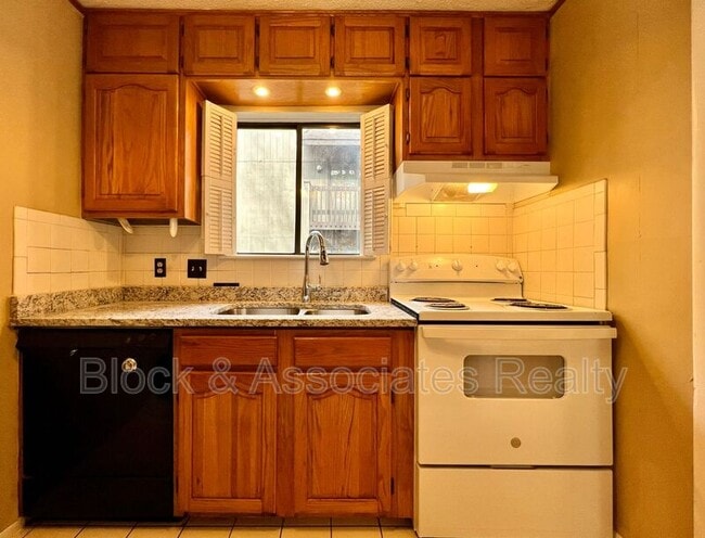 Photo - 131 Cedar Cove Ln