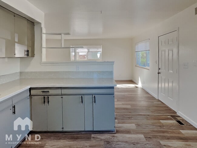 Photo - 230 Burns St