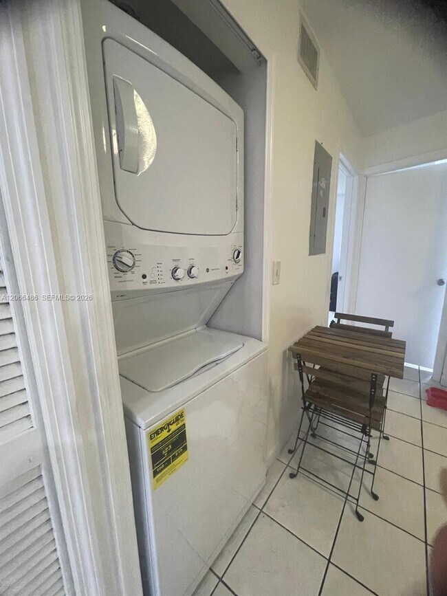 4689 NW 9th St Unit 207
