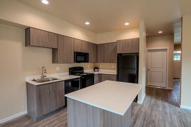 Photo - 5901 Joynak St S