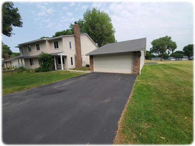 Building Photo - 9358 Ranchview Ln N