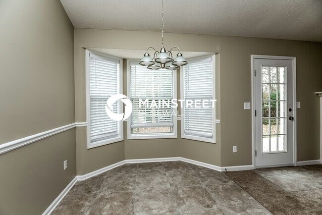 Photo - 3 Bedroom Pet-Friendly Home in Jonesboro, GA with Main Street Renewal