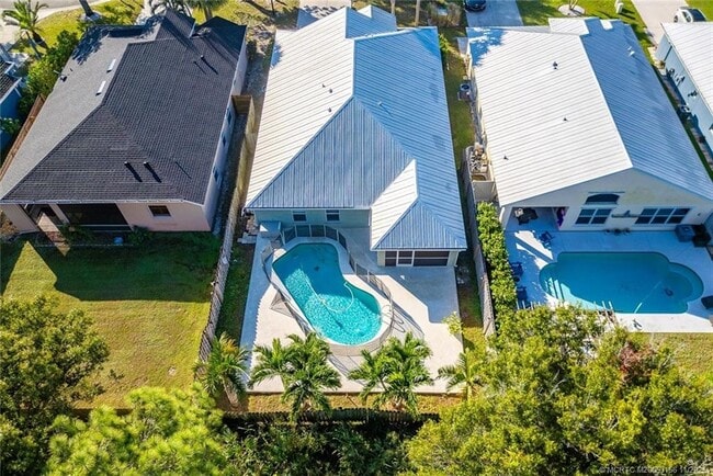 Photo - 920 NW Waterlily Pl