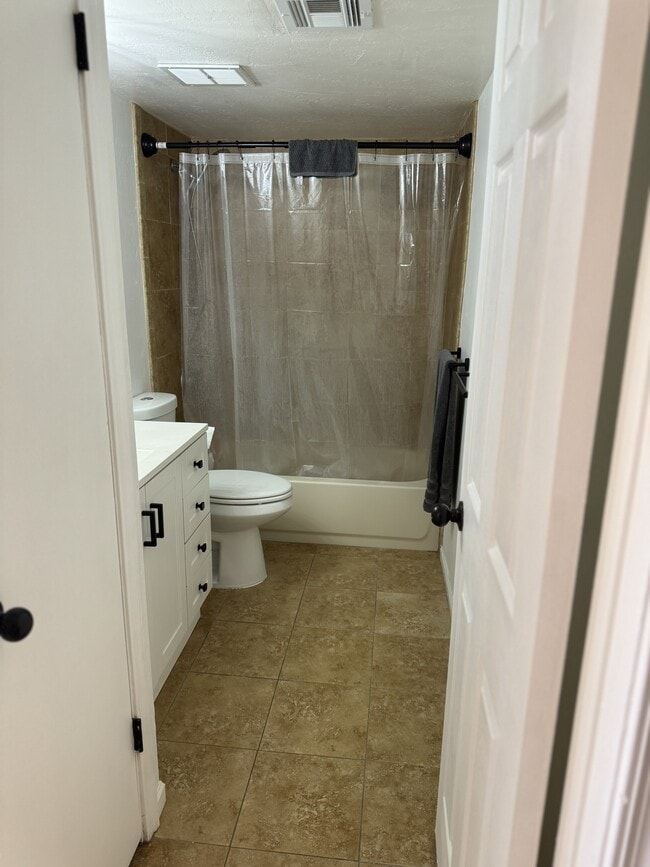 Bathroom - 3626 N 37th St Unit 14