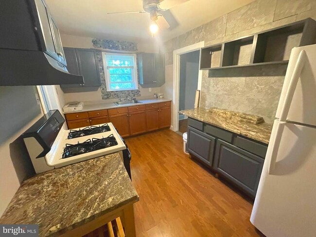 Photo - 622 W Bridge St