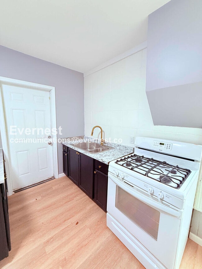 Photo - 3 Bed/1 Bath Home with Off-Street Parking / Pet-Friendly / Available Now!