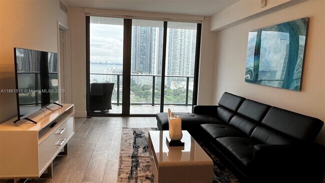 Photo - 121 NE 34th St Unidad 1706A