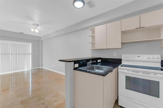 1421 SW 3rd St Unit 208
