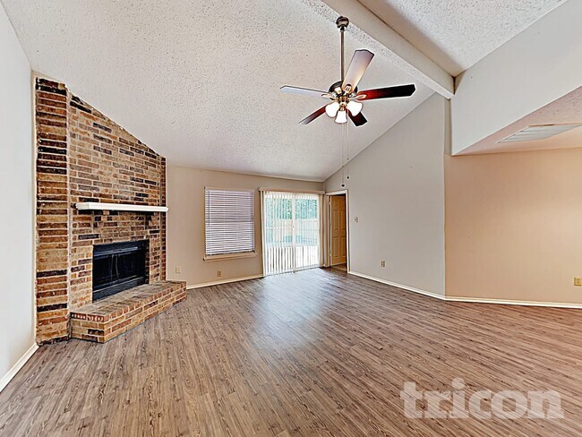 2537 Rialto Way