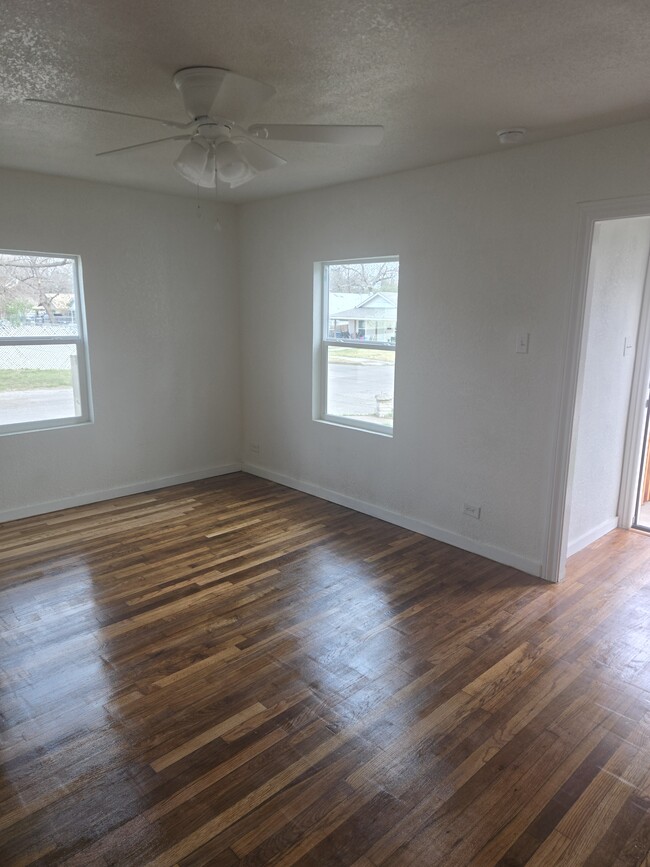 Photo - 2101 Maple Ave