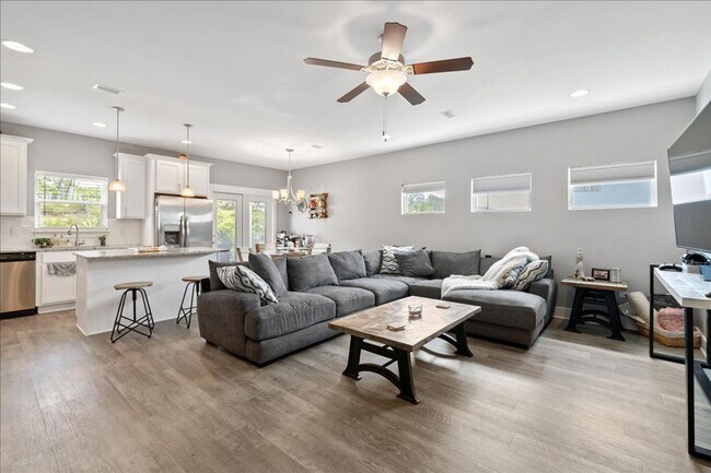 Photo - Stunning Tuscany Village Townhouse!