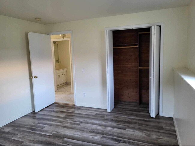 Photo - 4 Dr Knapp Rd S Unit 4