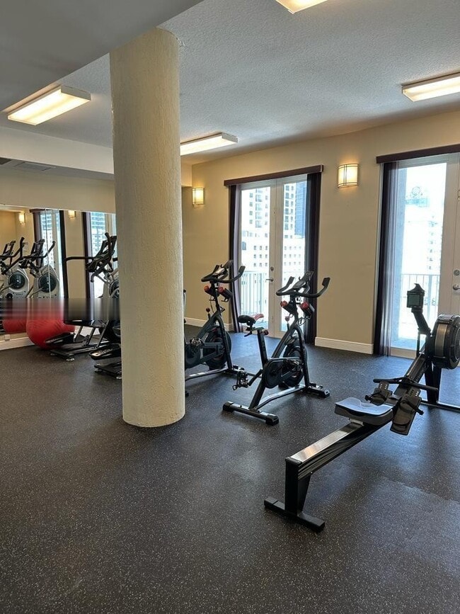 Photo - 115 SW 11th St Unit 909