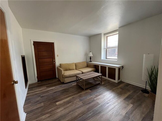 Photo - 1601 Hillsdale Ave