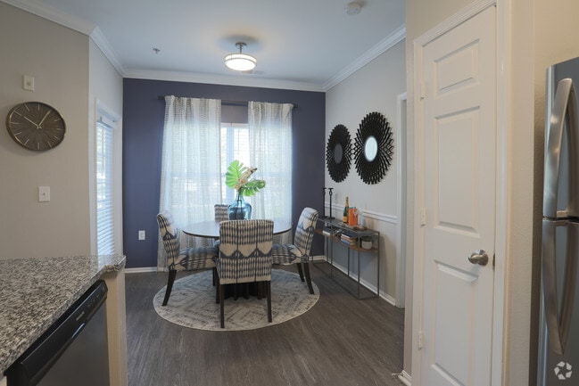 1BR, 1BA - 851 SF
