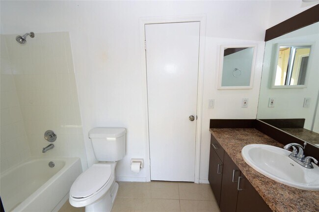 Photo - 8592 NW 7th St