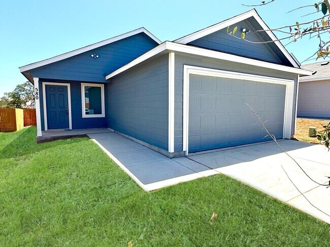 Building Photo - *MOVE IN SPECIAL* FIRST TIME RENTAL 3 Bedroom / 2 Bath Home w/ 2 Car Garage!