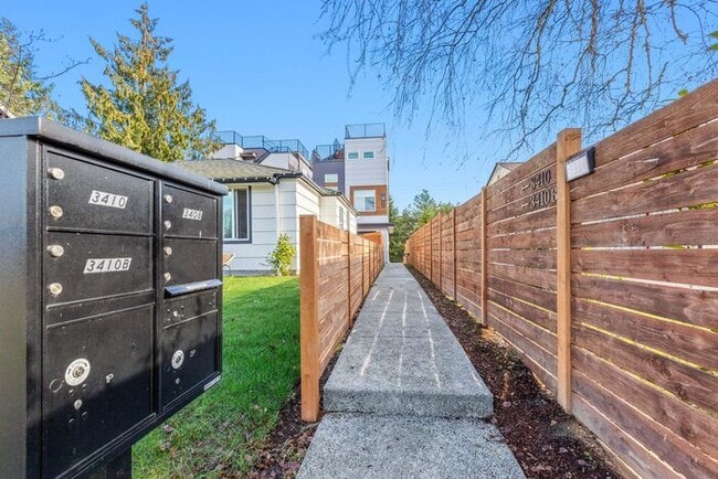 Photo - Newly Built Air-Conditioned Luxury Townhome in Highly Desired Admiral