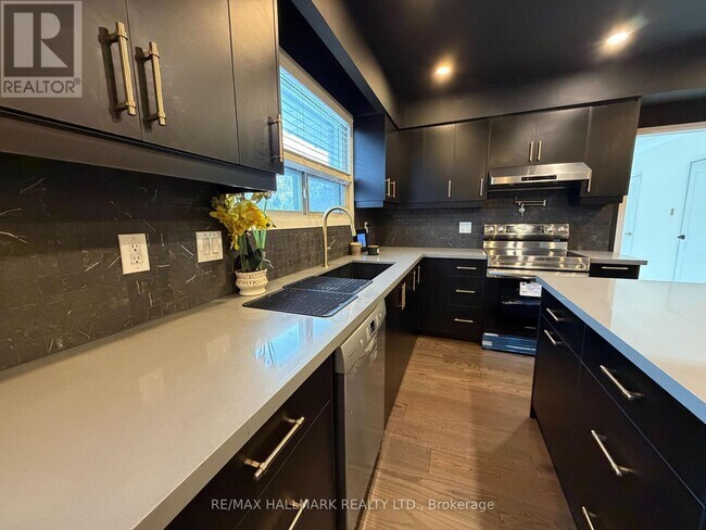 Photo - 14 Alphonse Crescent