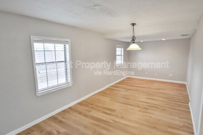 Photo - 4927 Grey Hawk St