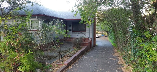 Building Photo - 500 SQFT. STUDIO UNIT NEAR DOWNTOWN HAYWARD. PRIME LOCATION, PRIVATE ENTRENCE, AND MORE!!!