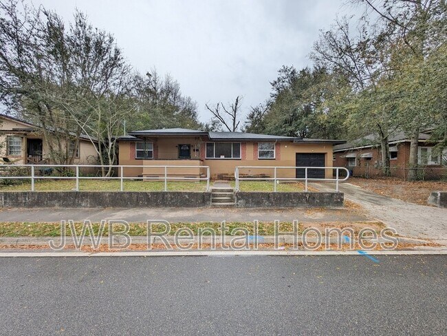 Photo - 1864 W 13th St