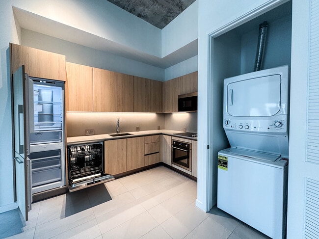 Building Photo - 91 NW 26th St Unit B7 Rental