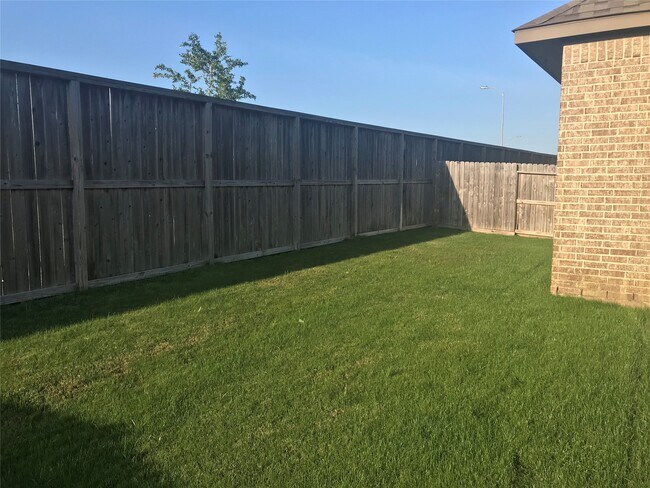 23826 Via Viale Dr