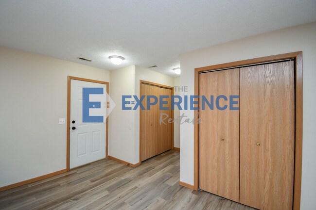 Photo - 1422 E Redwood Blvd