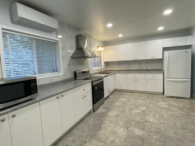 Photo - 1115 Spruston Rd