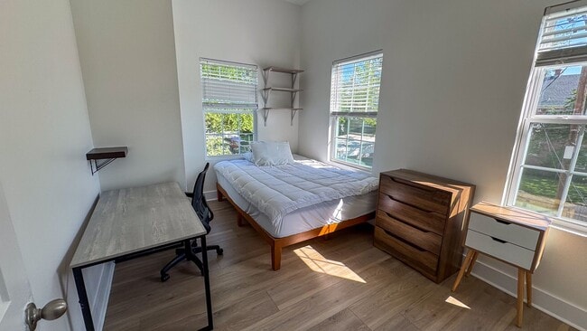 Photo - 4 Bed / 2 Bath University Area Apartment Unit 7110 Hampson