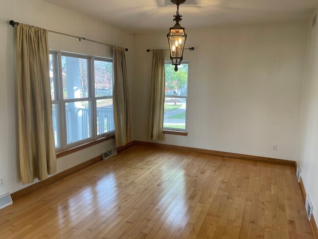 Photo - 3169 Pleasant St