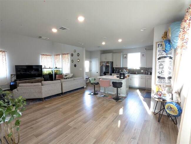 Building Photo - 2436 Danbury Ln