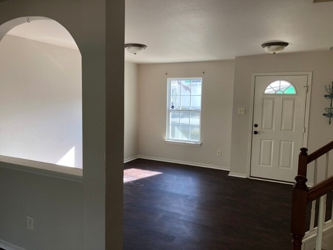 Photo - 557 Lakeside Valley Dr