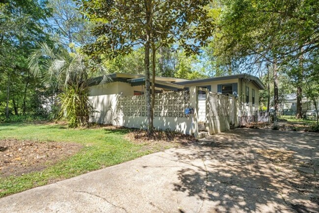 3/1 house, fenced in back yard! Available ... - 3/1 house, fenced in back yard! Available ...