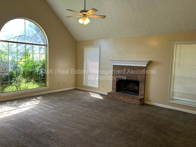 Photo - 103 Waterford Way